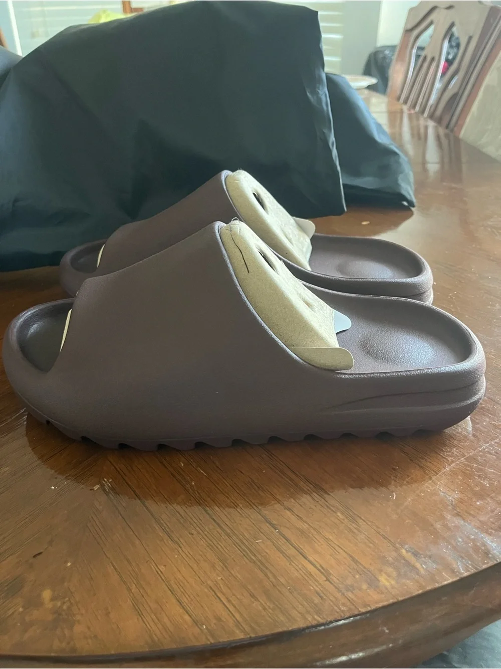 Unisex Yeezy Slide Sandals in Brown size 9 Comfortable Lightweight Slip-On